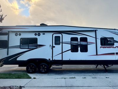 2017 Pacific Coachworks Powerlite 29FBXL Toy Hauler – Solar + Generator, Fuel Station, Sleeps 7
