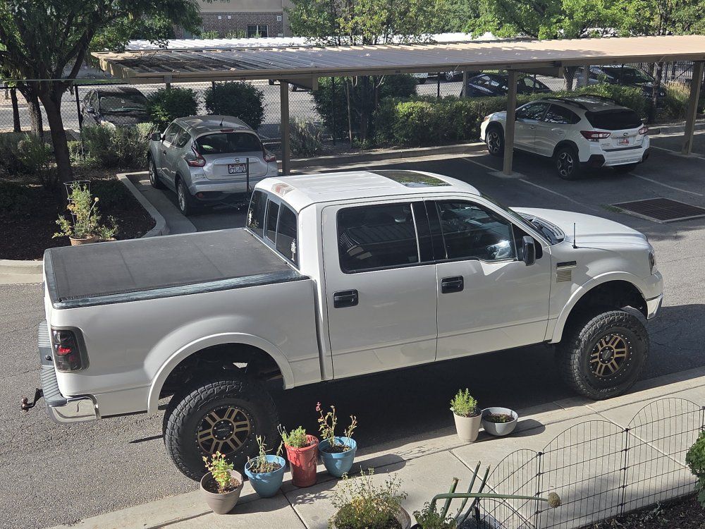 Ford F-150 Lariat 2004 V8 5.4L Extended Cab Truck - White, Lifted, Aftermarket Wheels