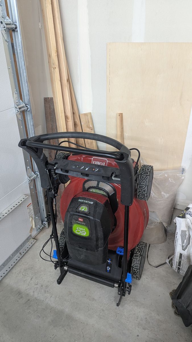 Toro 60V SmartStow Mower - 6.0Ah Battery & Charger - Freshly Sharpened