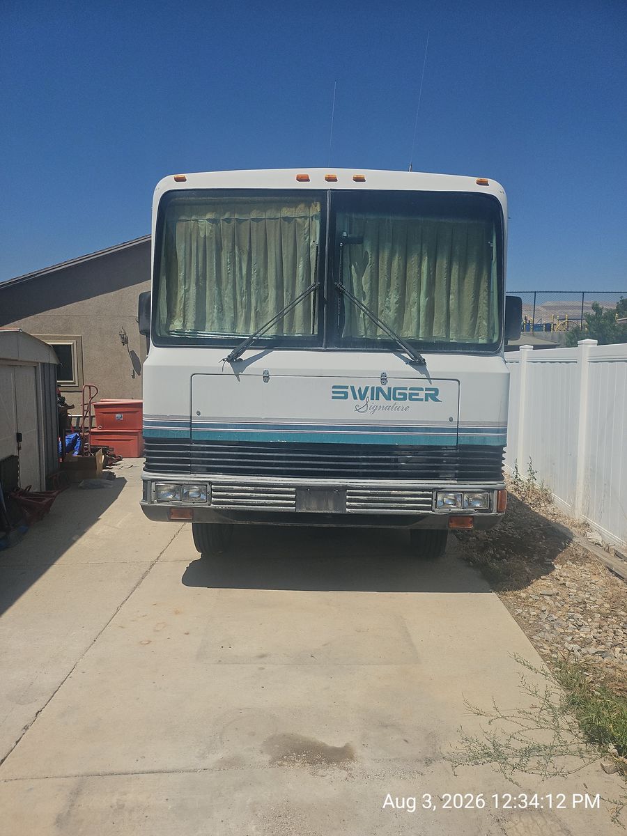 1993 Swinger Signature Class A Motorhome by Georgie Boy - P30