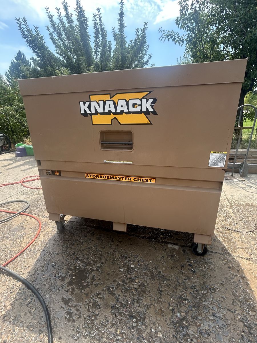 Knaack 89 Storagemaster Chest Heavy Duty Jobsite Tool Storage Box on Casters