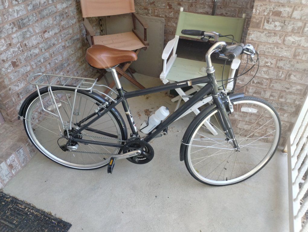 Trek Allant Hybrid Bike - 17.5"/44.5cm Frame, Shimano 21-Speed, Bontrager Saddle