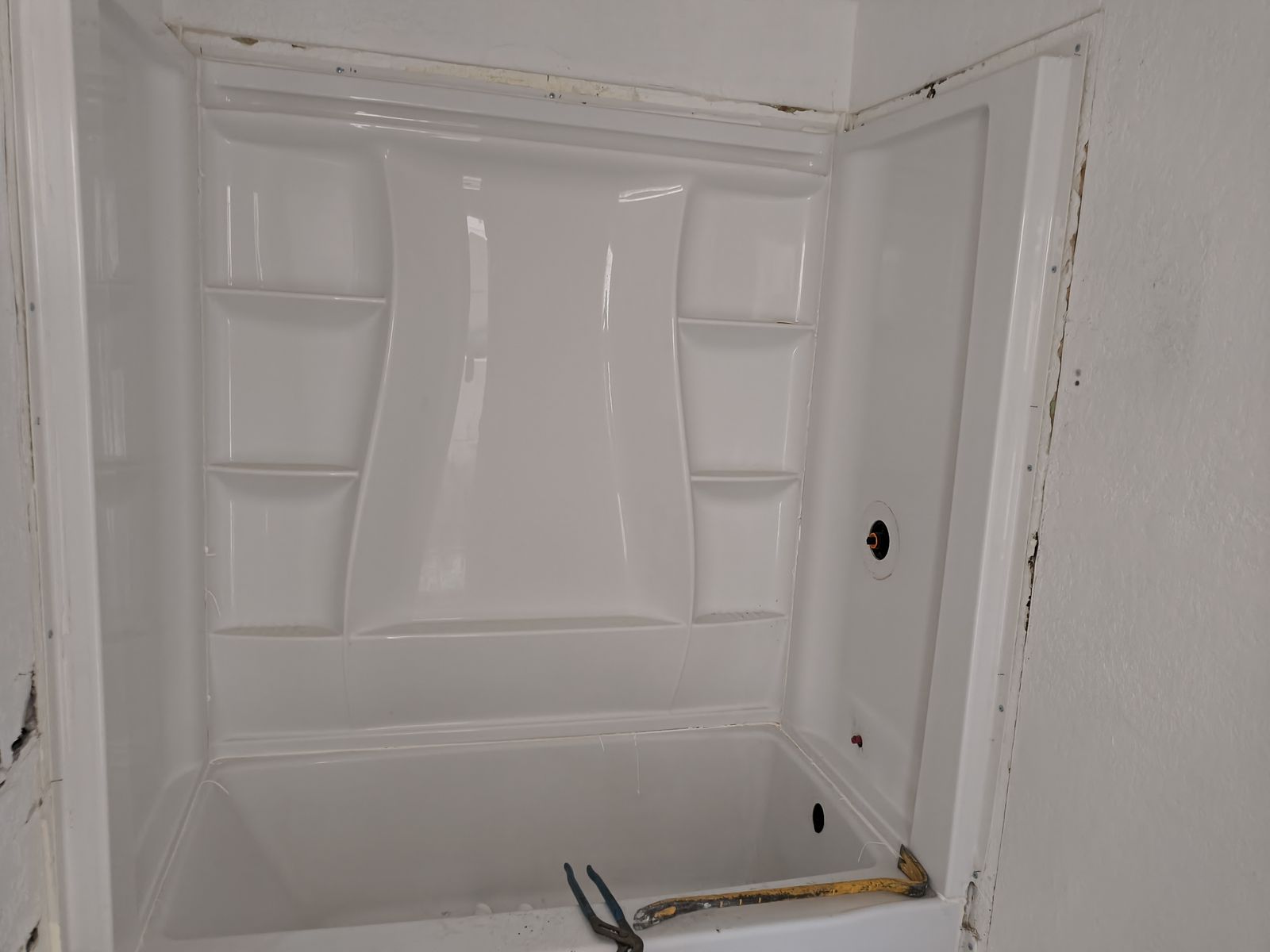 Bath surround and tub