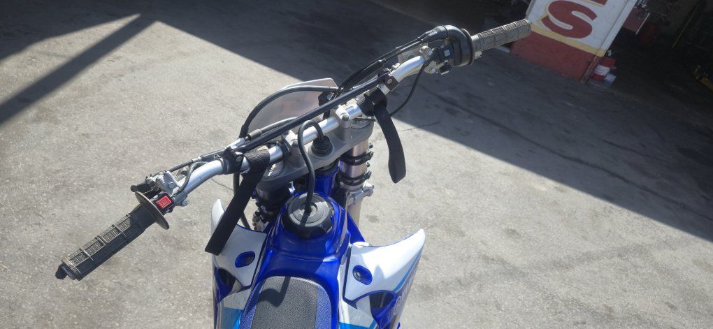 07' Yamaha YZ450F Dirt Bike - Blue/White, Factory Injection, factory headlight Excellent Condition