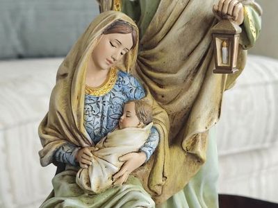 Joseph Studio Holy Family Nativity Figurine Joseph Mary Jesus with Lantern Statue 11"Tx6"W
