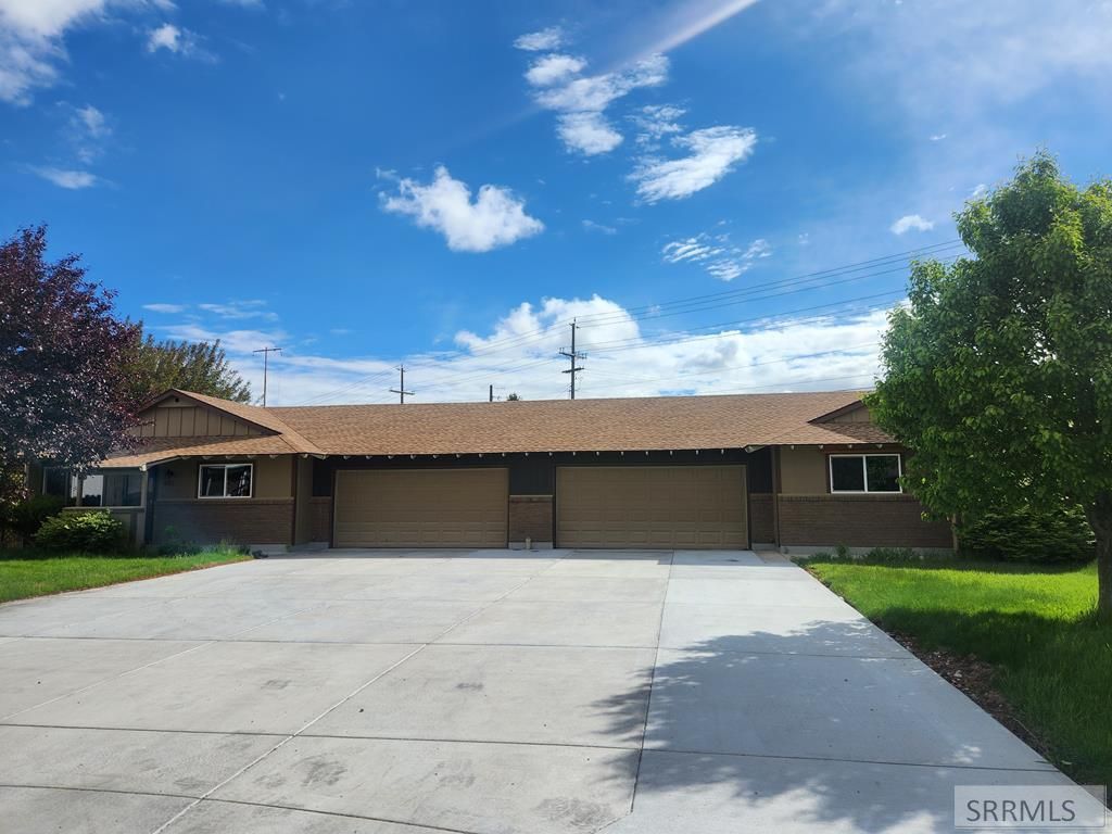 Duplex ( Legally divided into 2 parcels) can be sold separately