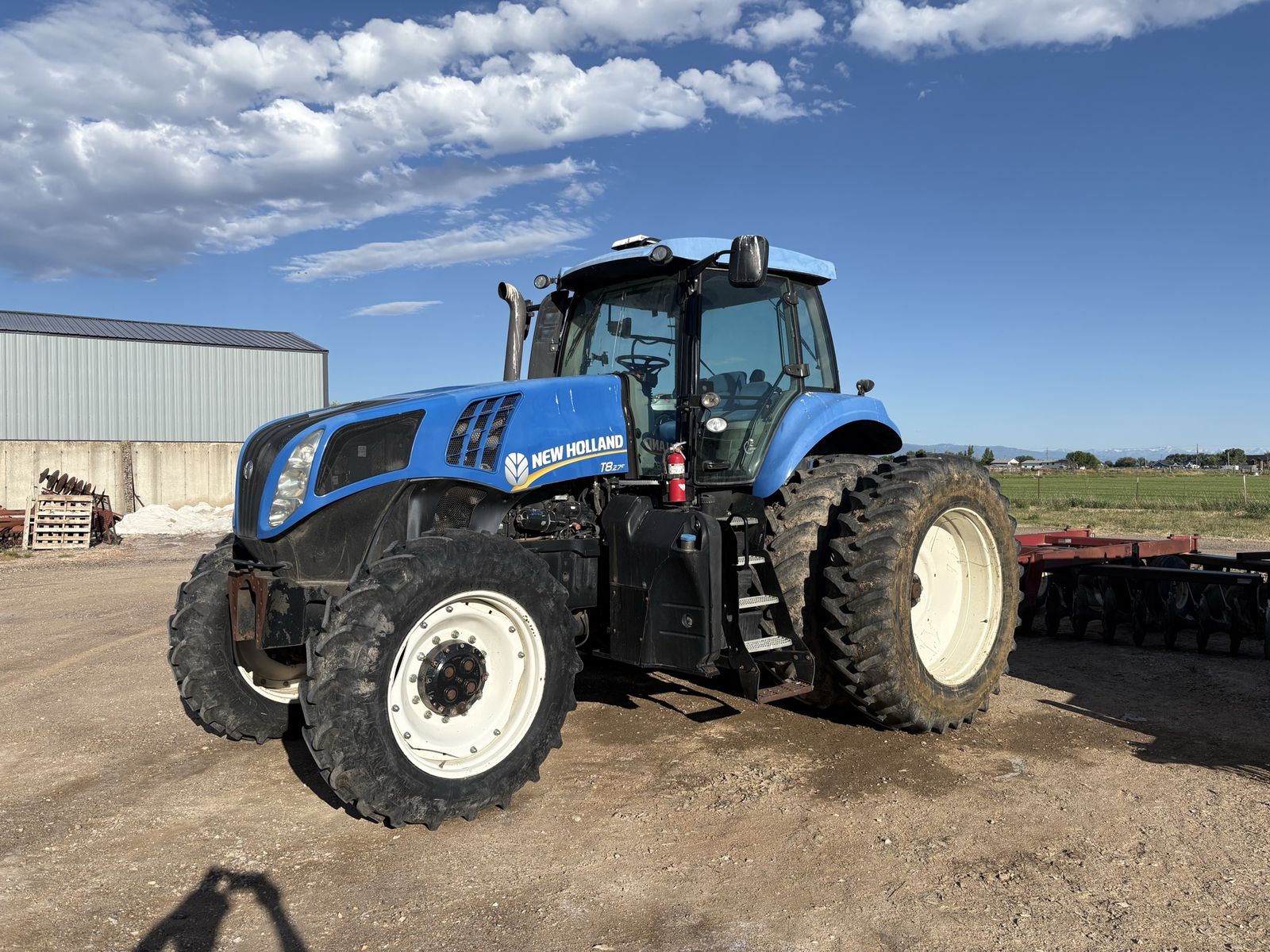 New Holland T8 275