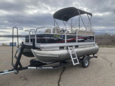 2017 SunTracker Bass Buggy 16 Pontoon