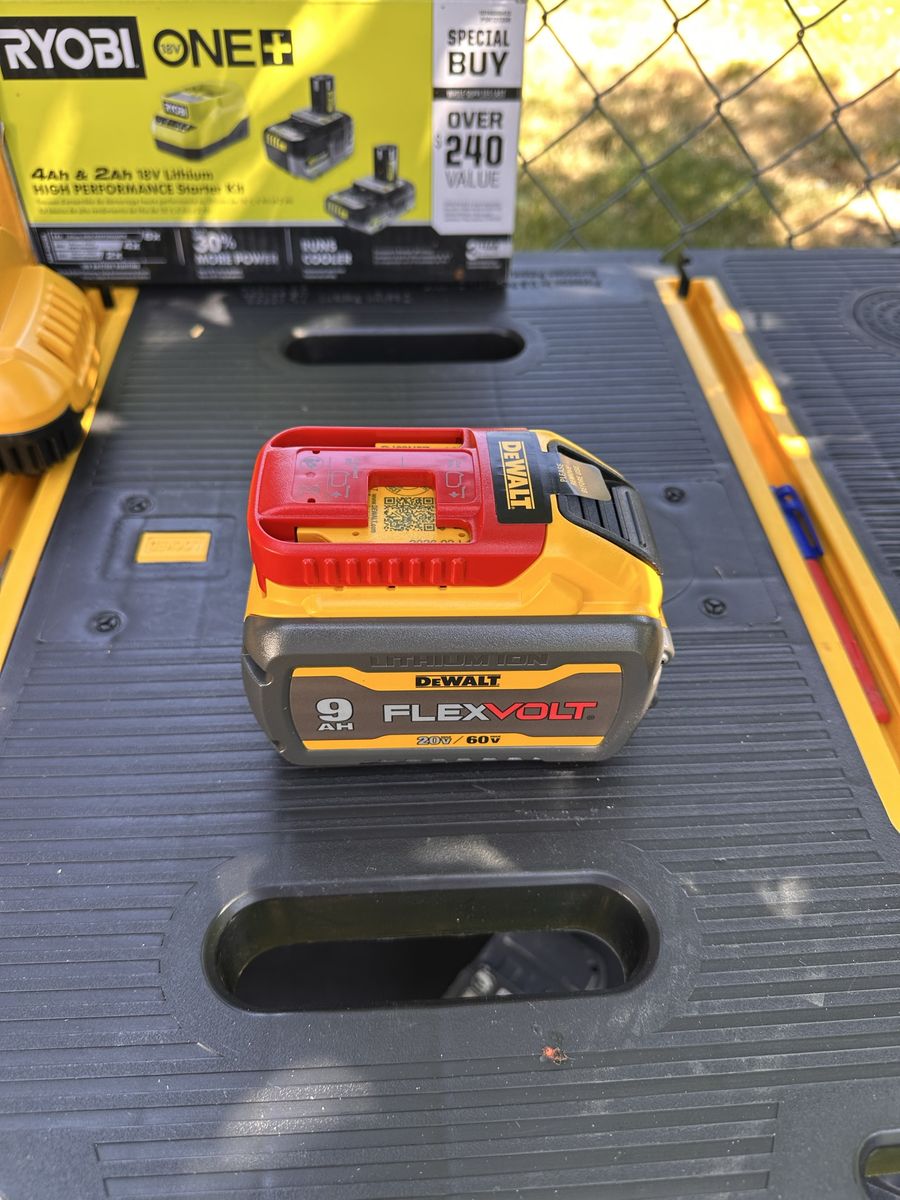 DEWALT FLEXVOLT 20V/60V MAX 9Ah Lithium-Ion Battery - DCB609