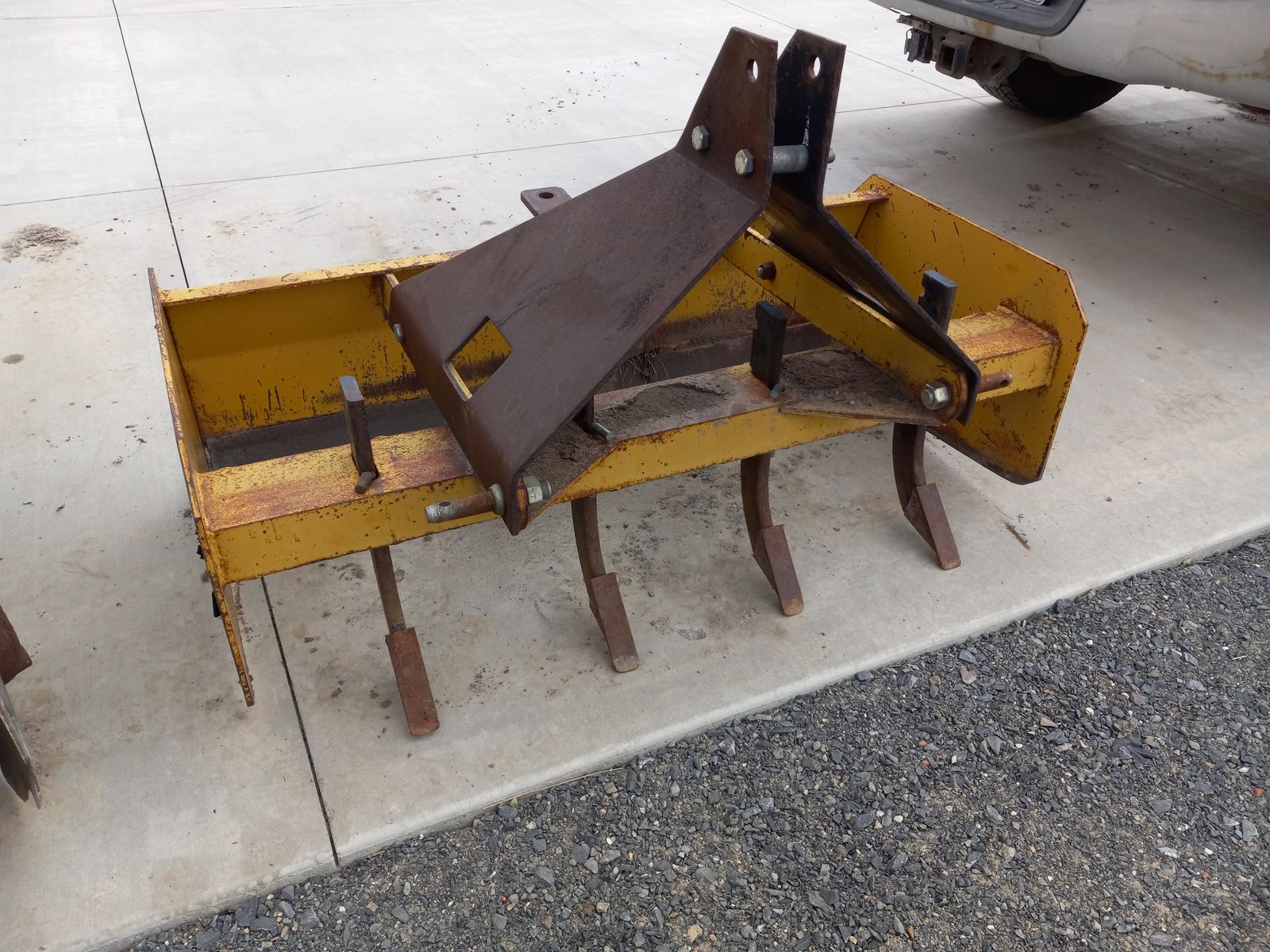 4' box scraper with ripper teeth for cat1 3-point hitch