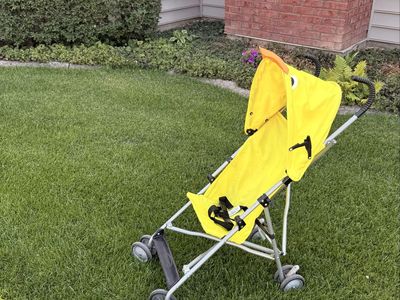 Yellow Duck Design Umbrella Stroller - Lightweight & Compact