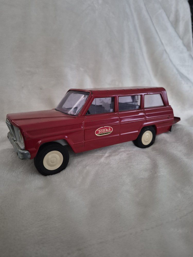 Vintage Tonka Jeep Wagoner Truck Red Pressed Steel Toy Car