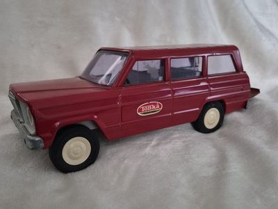Vintage Tonka Jeep Wagoner Truck Red Pressed Steel Toy Car