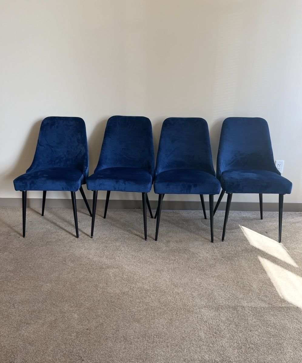 Set of 4 Navy Blue Velvet Dining Chairs 