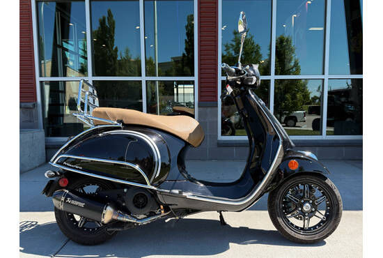 2023 Vespa Primavera 150 Custom Carbon Fiber & LED Lights Ultra Low Miles Reduced!!!