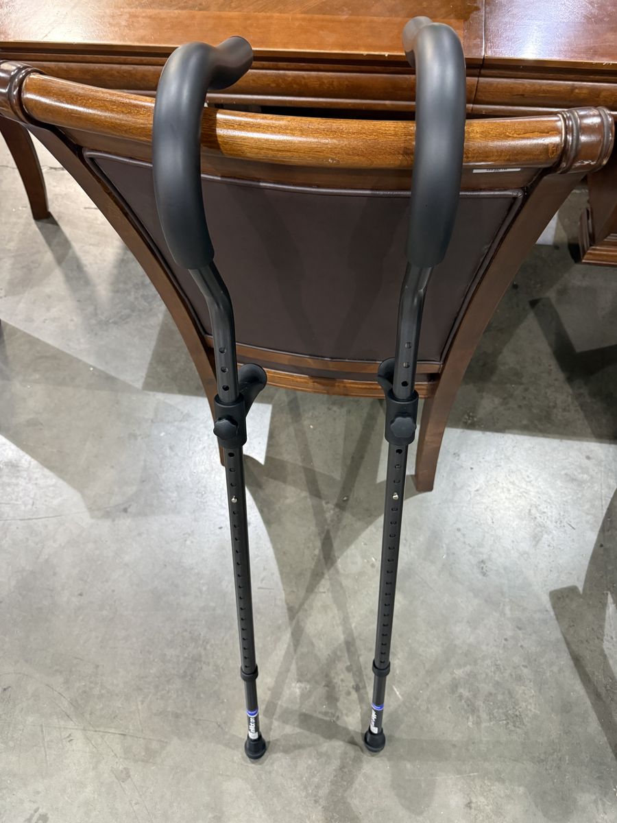 Millennial Medical In-Motion Youth Crutches - Black ( 5'7 and below )
