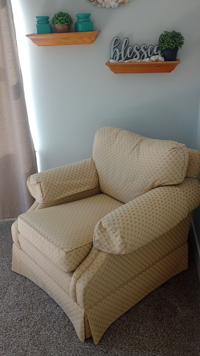 Beautiful golden yellow Drexel heritage armchair