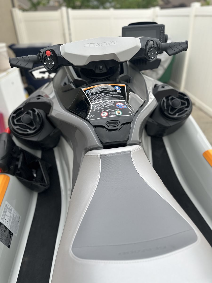 Main image 6