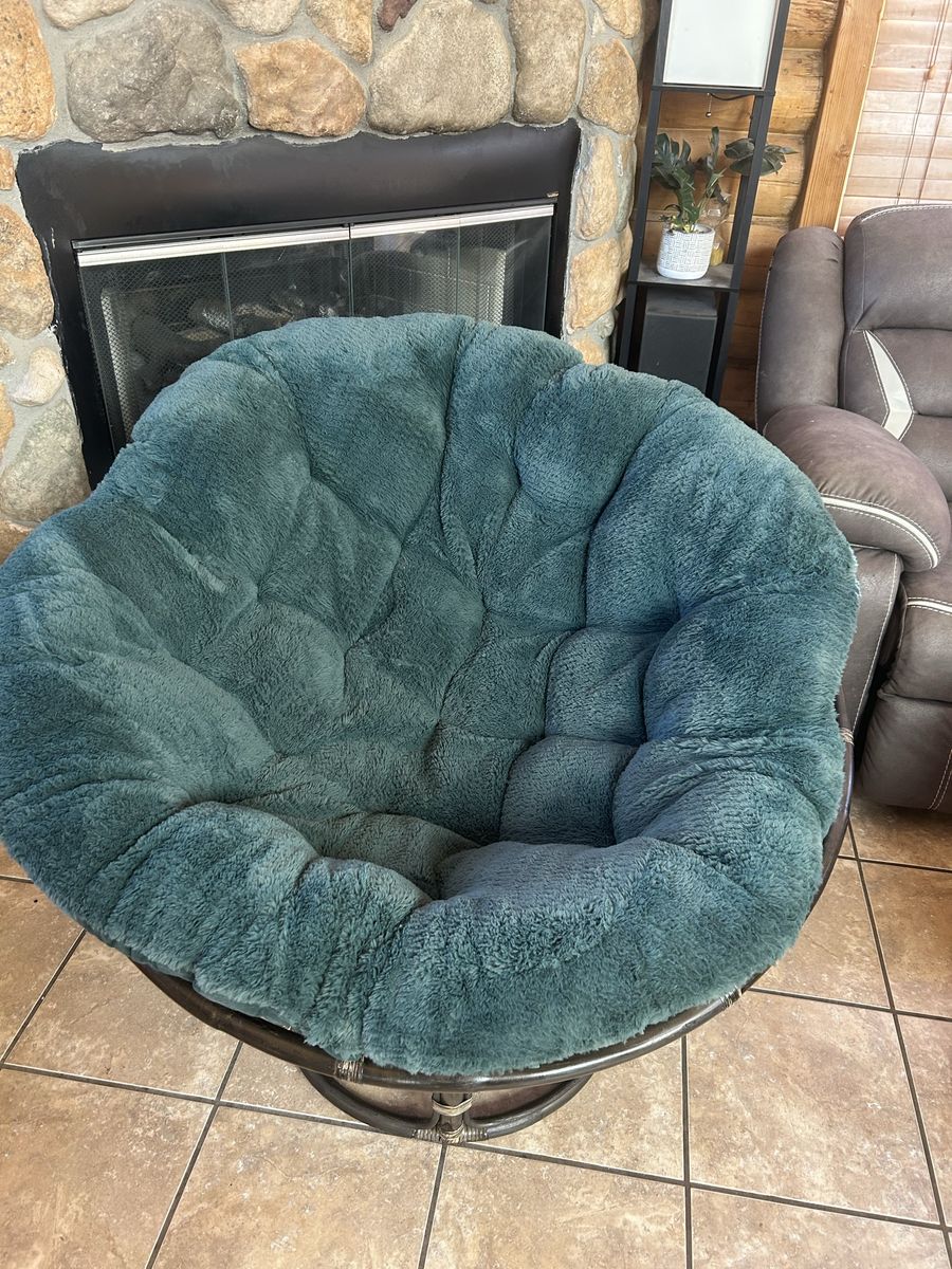 Dark green fluffy papasian chair