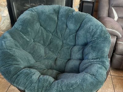 Dark green fluffy papasian chair
