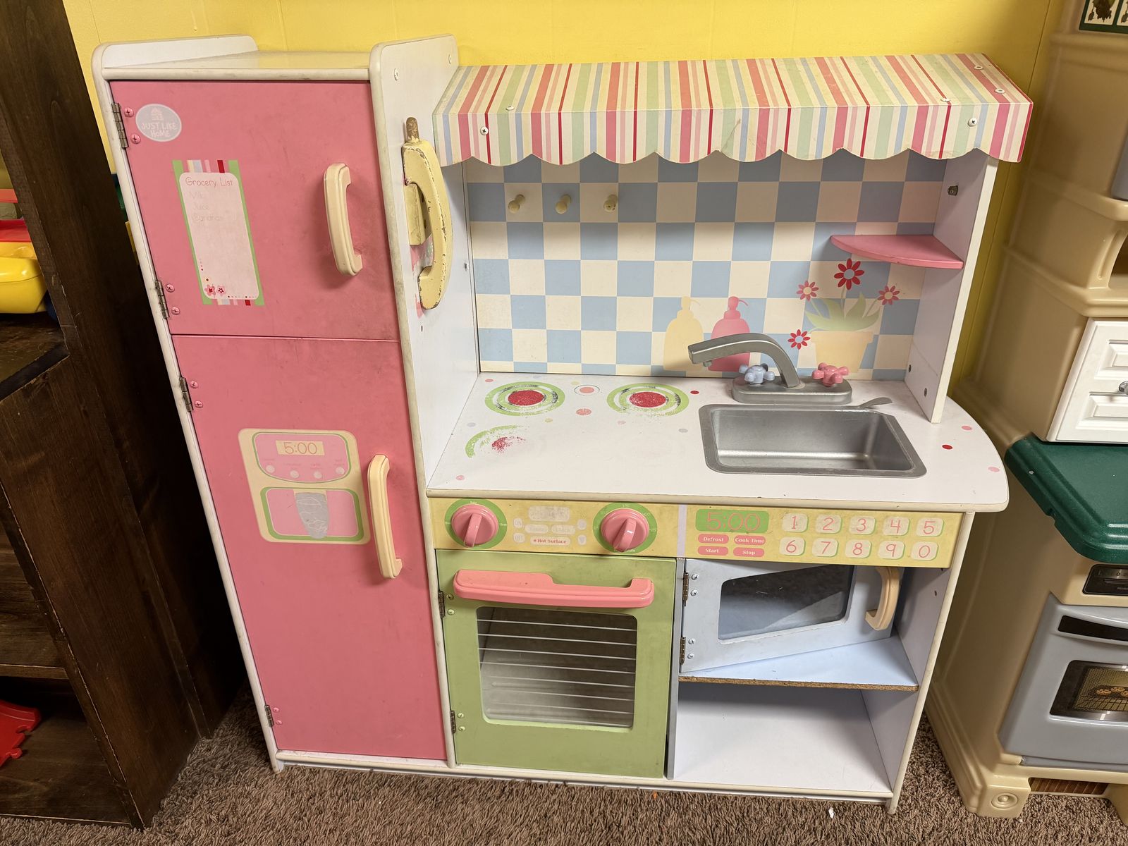 Play kitchen
