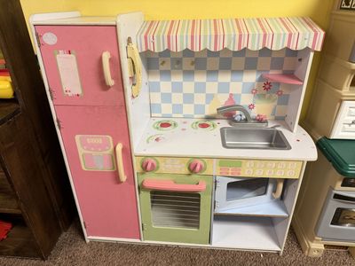Play kitchen