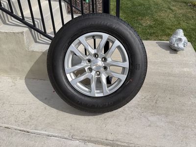 Chevy Silverado 1500 Rims and Tires 265/65R18