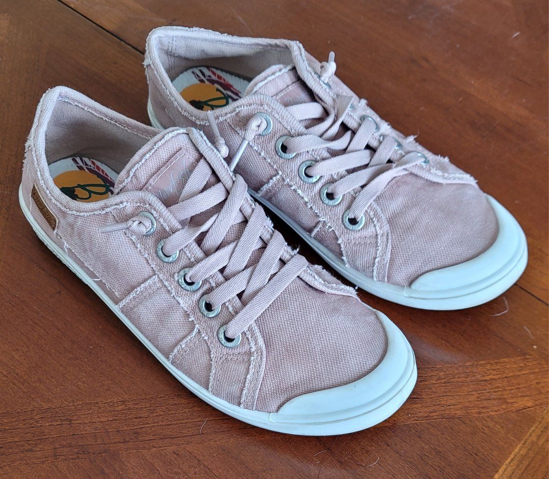 Women's Size 7.5 Blowfish Malibu Pink Canvas Shoes
