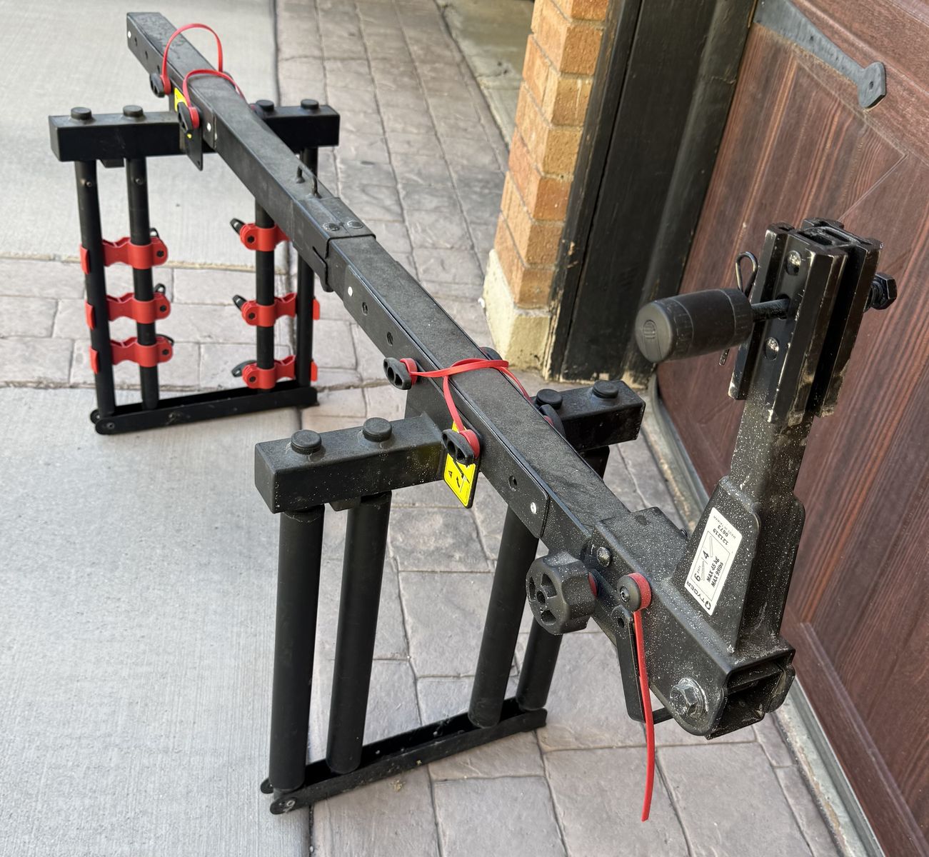 Hitch Mount Ski Rack TYGER