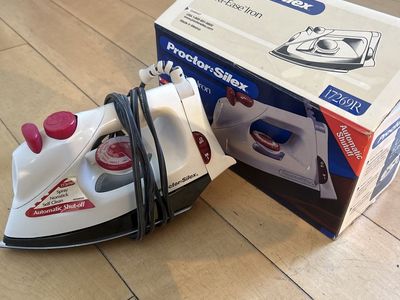 Proctor Silex Ultra-Ease Steam Iron 17269R Nonstick Automatic Shut-off