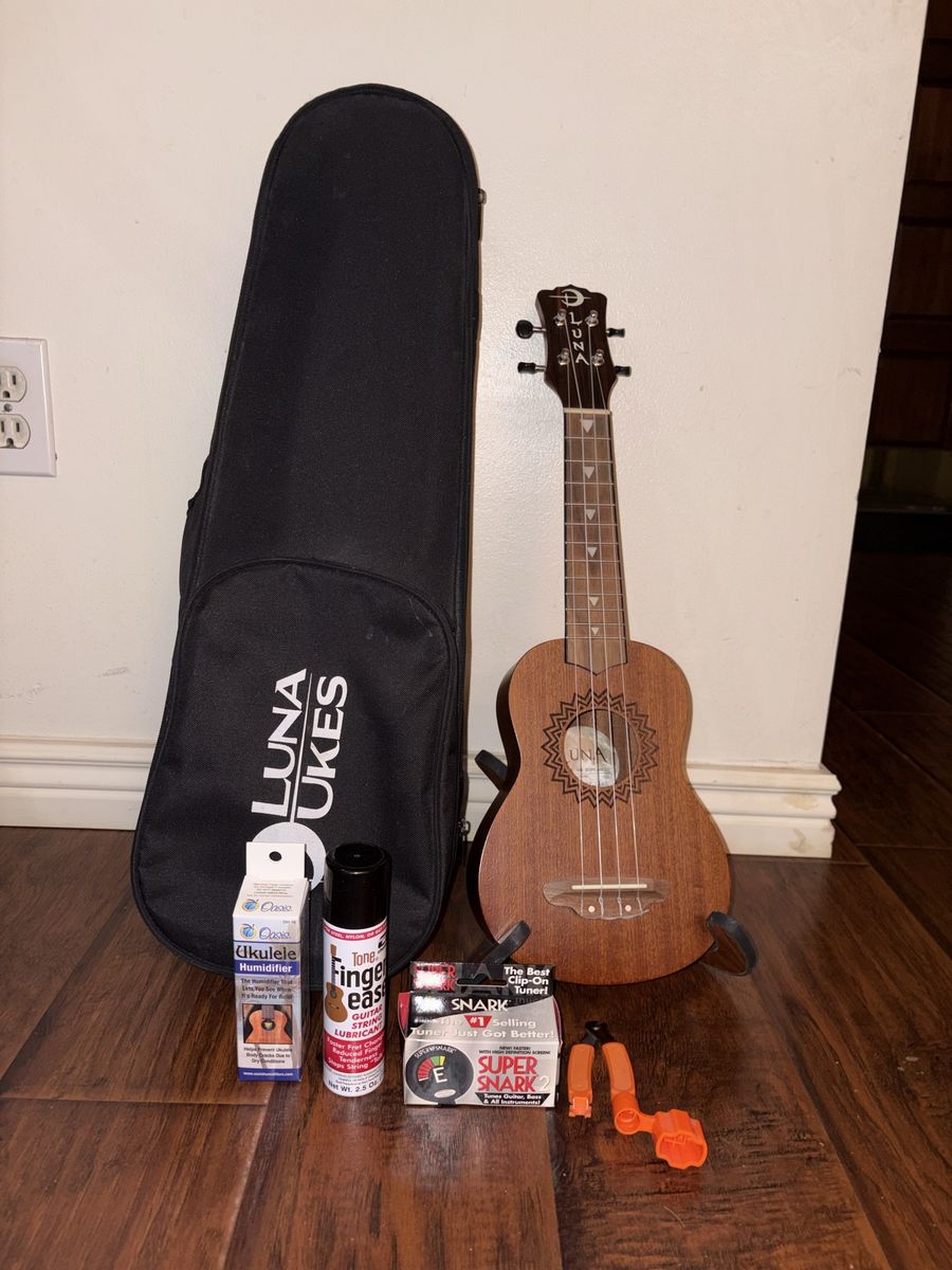 Luna Ukulele With Accessories!