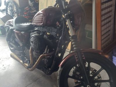 Harley-Davidson Sportster Cruiser Motorcycle - Maroon / Burgundy
