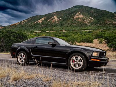 2005 Ford Mustang Deluxe
