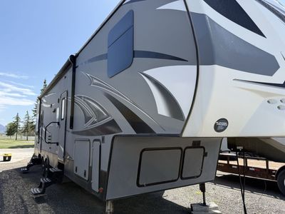 Keystone Impact by Fuzion 5th wheel toy hauler