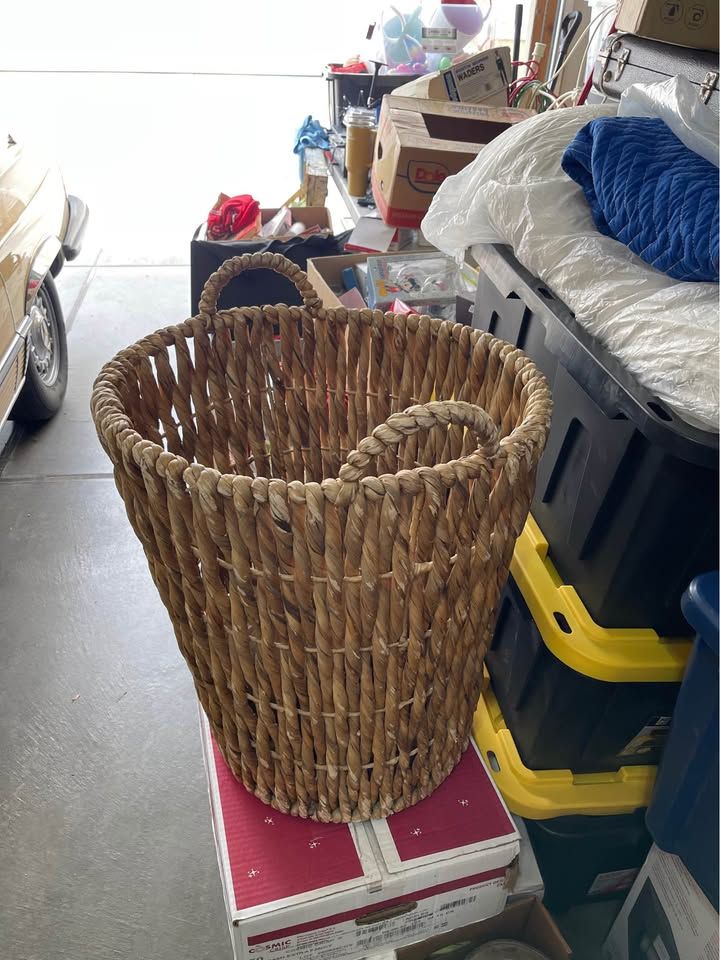 Large basket hamper