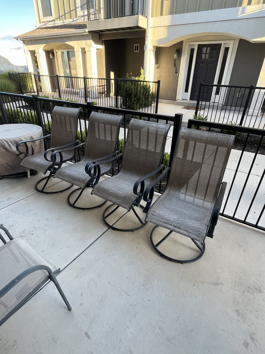 Set of 4 Outdoor Patio Swivel Chairs with Mesh Sling Fabric