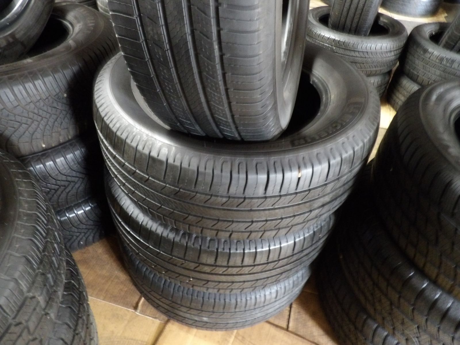 245/60r18 MICHELIN DEFENDER 2 SET OF USED TIRES 