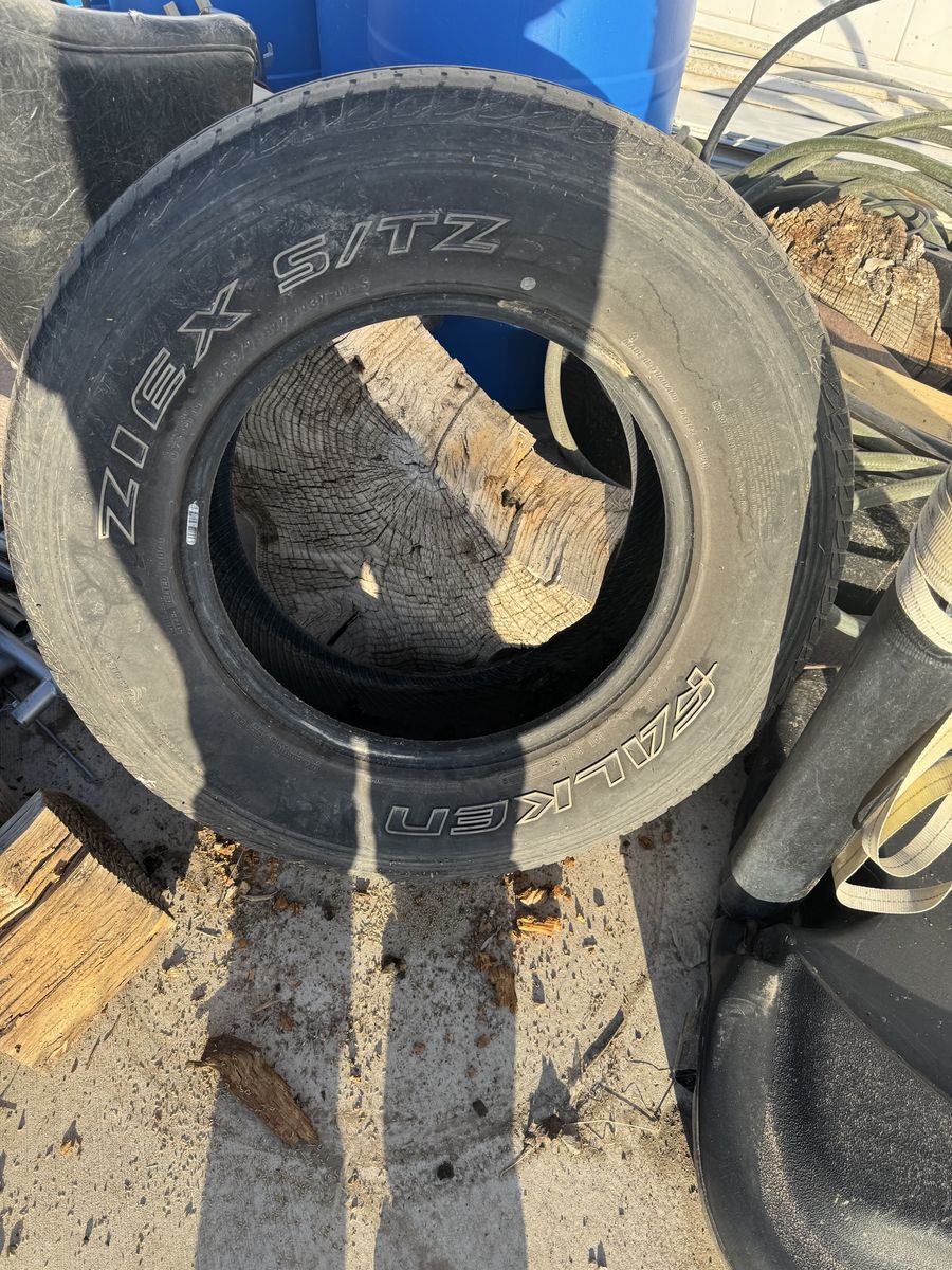 Single (1) Falken Ziex S/TZ Used Tire - P265/70R17