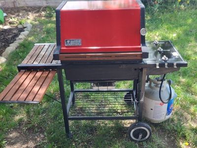 classic Weaver redhead three burner barbecuer