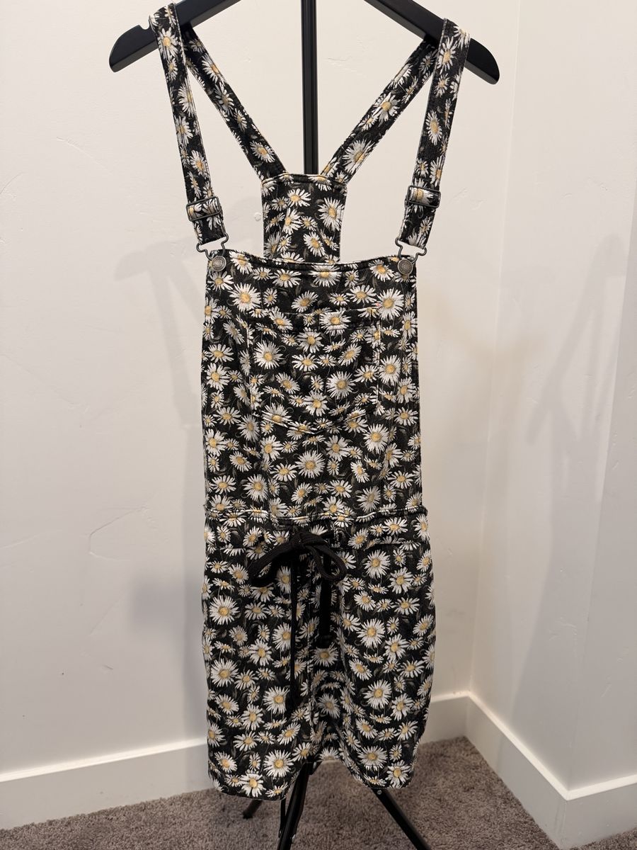 WallFlower Black Daisy Print Overall - Romper with pockets - Size Medium