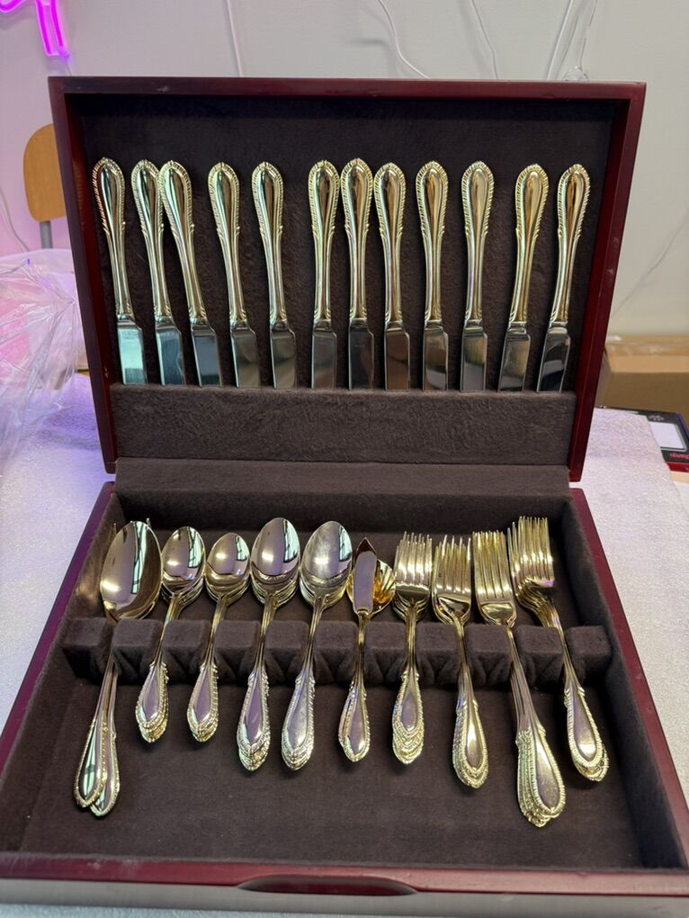Farberware 64 Piece Gold Tone Flatware Set