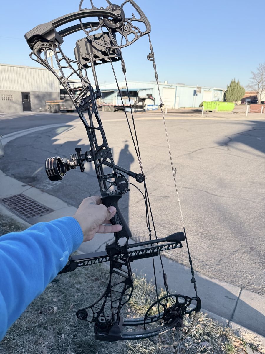 Mathews Lift 29.5”