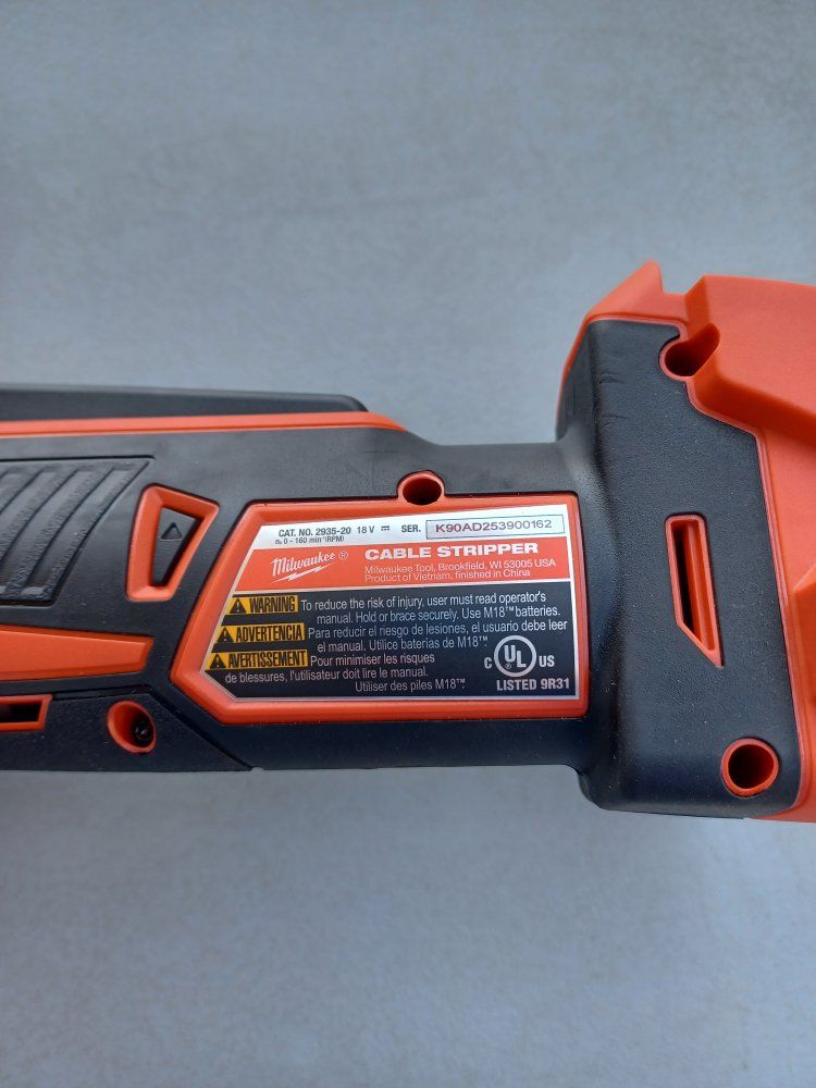 Milwaukee M18 Cable Stripper (Tool Only) 2935-20 with 500 MCM CU Bushing