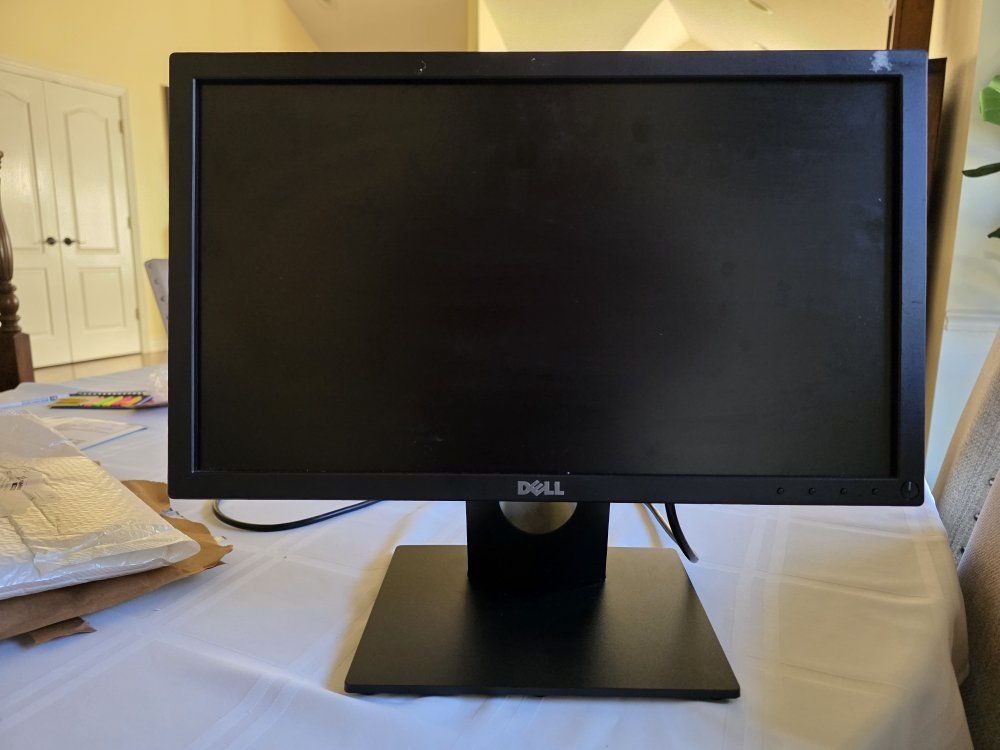 Dell E1916H 18.5" Monitor – Works Great