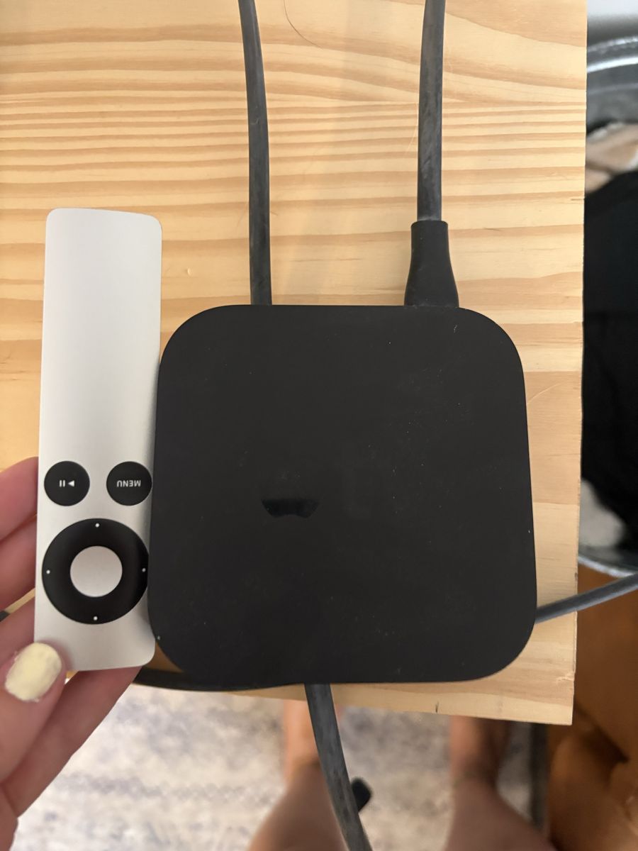 Apple TV 3rd Gen A1427/A1469 Streaming Media Player with Remote & Power Cord