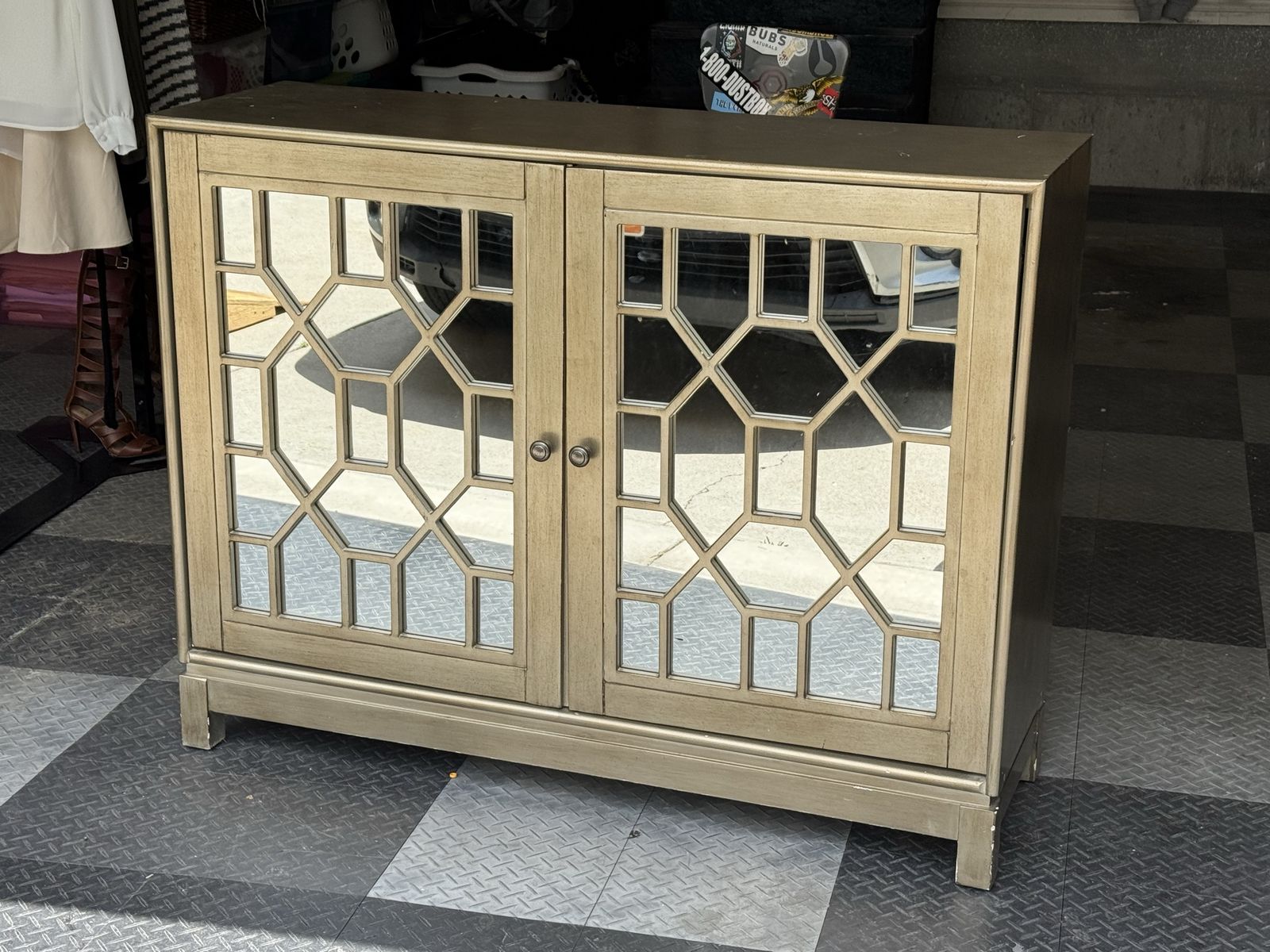Mirrored Console