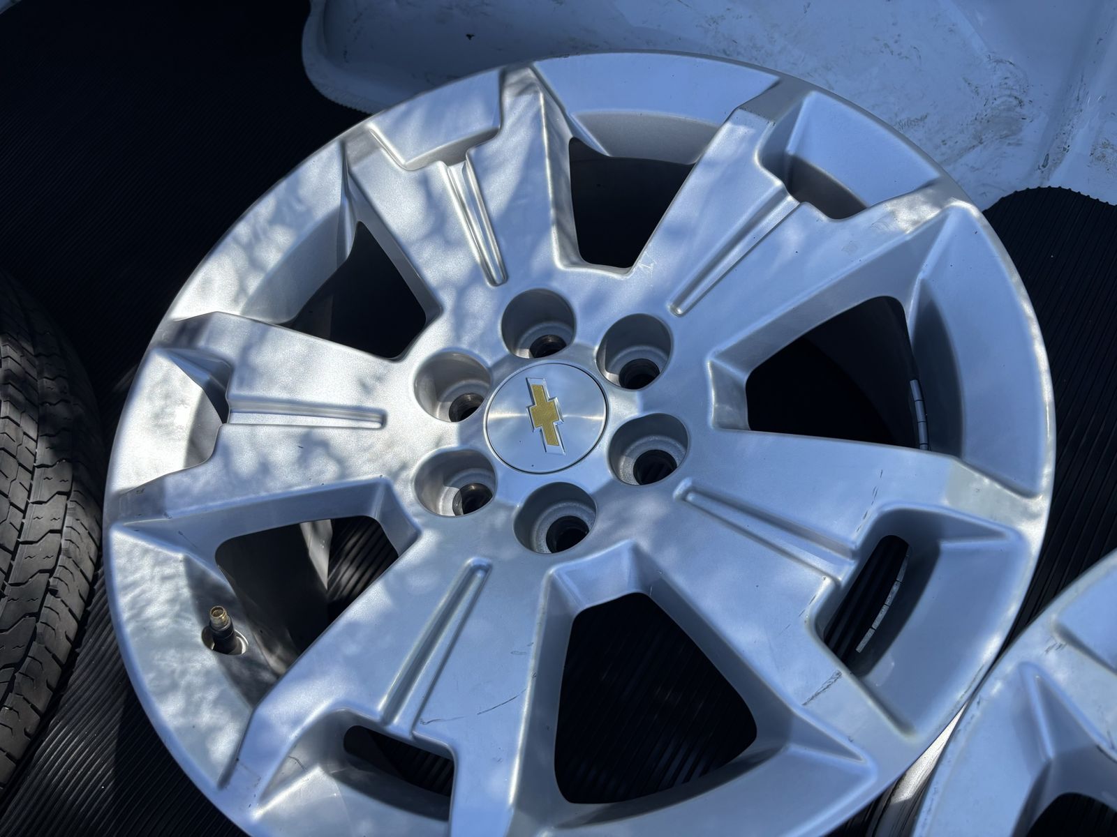 Main image 4