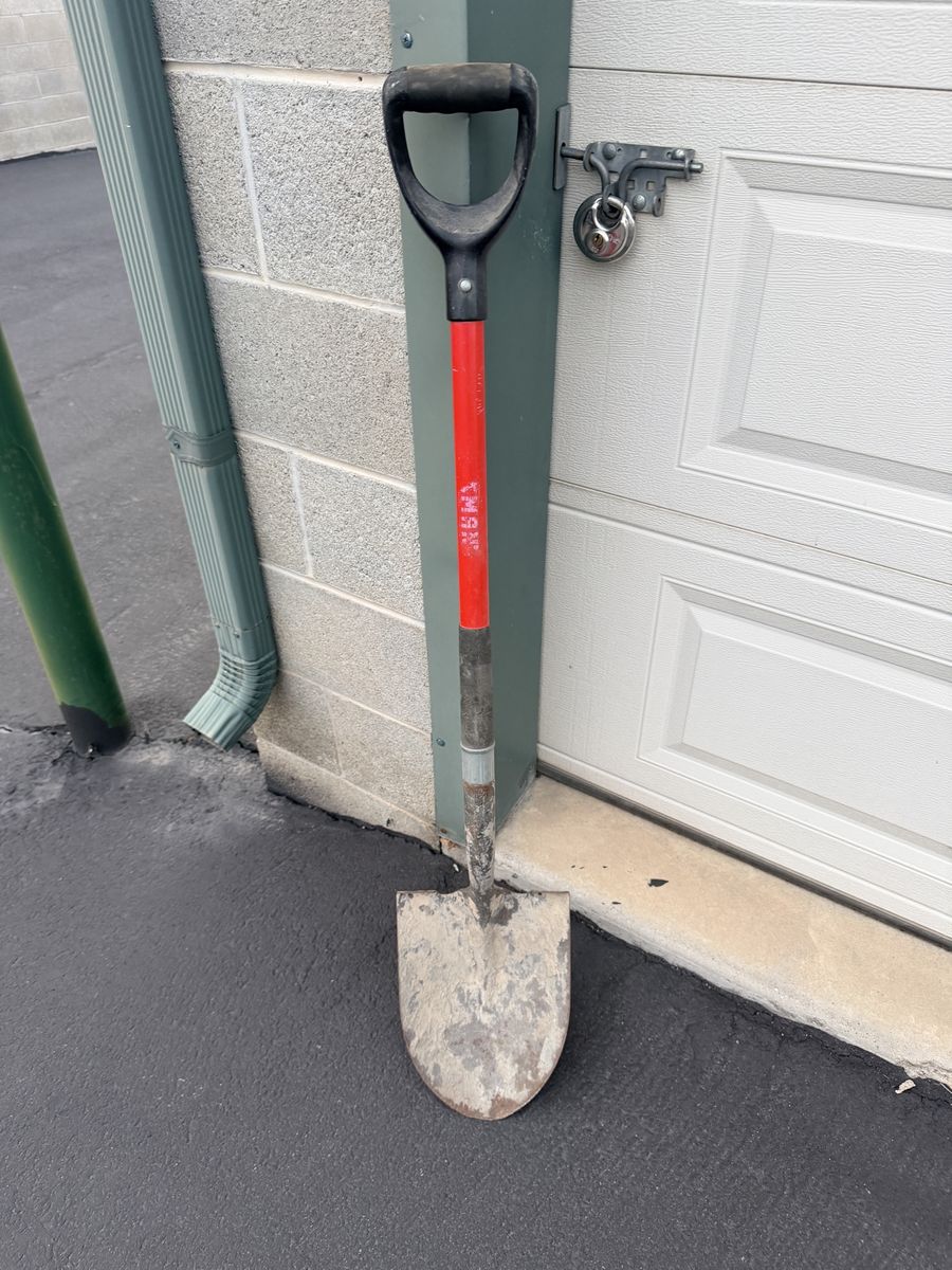 MAX Multi-Purpose Shovel / Digging Tool with D-Grip