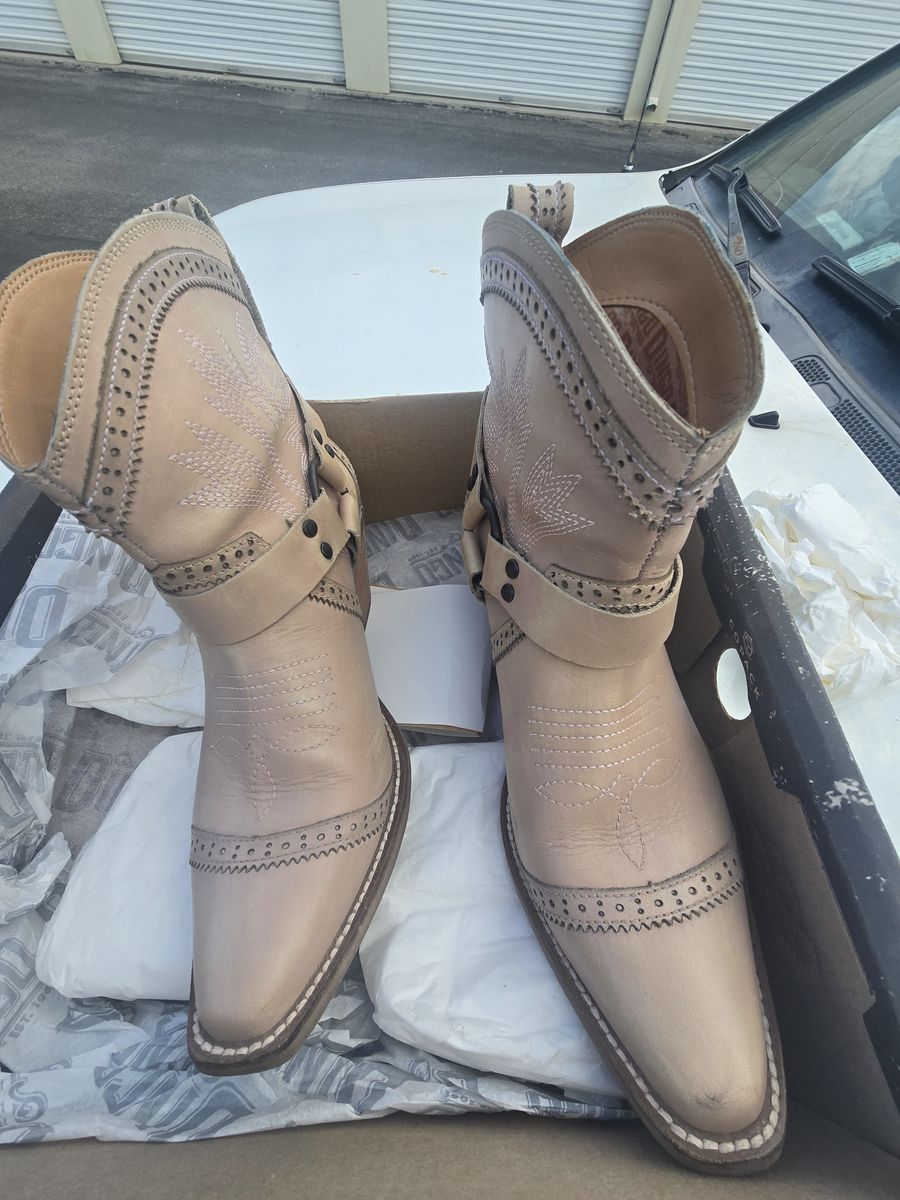Dingo women's gummy bear size 8 women's boots