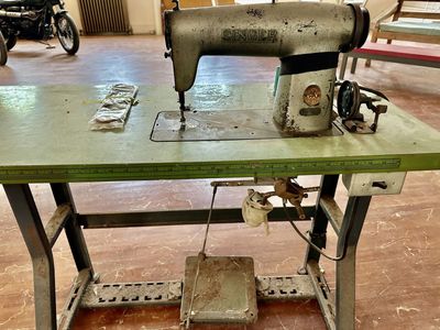 Industrial sewing machine Singer 400 W